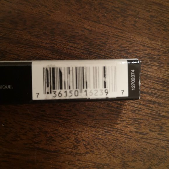 Laura Mercier Velour Extreme Matte Lipstick - Picture 5 of 6